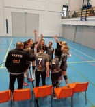 C-tytöt ja valmentaja Jari Försti aikalisällä.